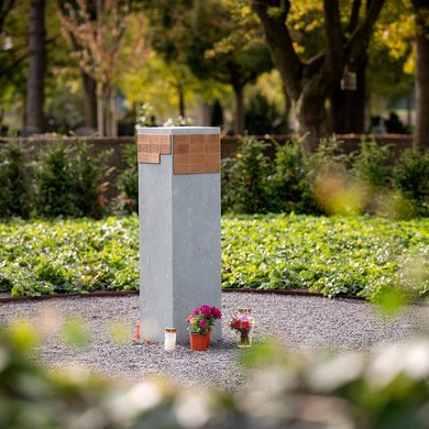 Urnenreihengrab in großer Gemeinschaftsanlage auf dem Friedhof Dodesheide