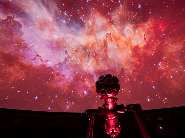 Im Planetarium können Shows am Astronomietag zum ermäßigten Preis besucht werden. 