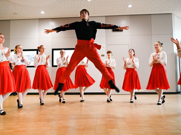 Mitglieder der TSG Burg Gretesch unterhielten die Teilnehmerinnen und Teilnehmer des Jahrestreffens der Selbsthilfegruppen mit einer Ballettaufführung.